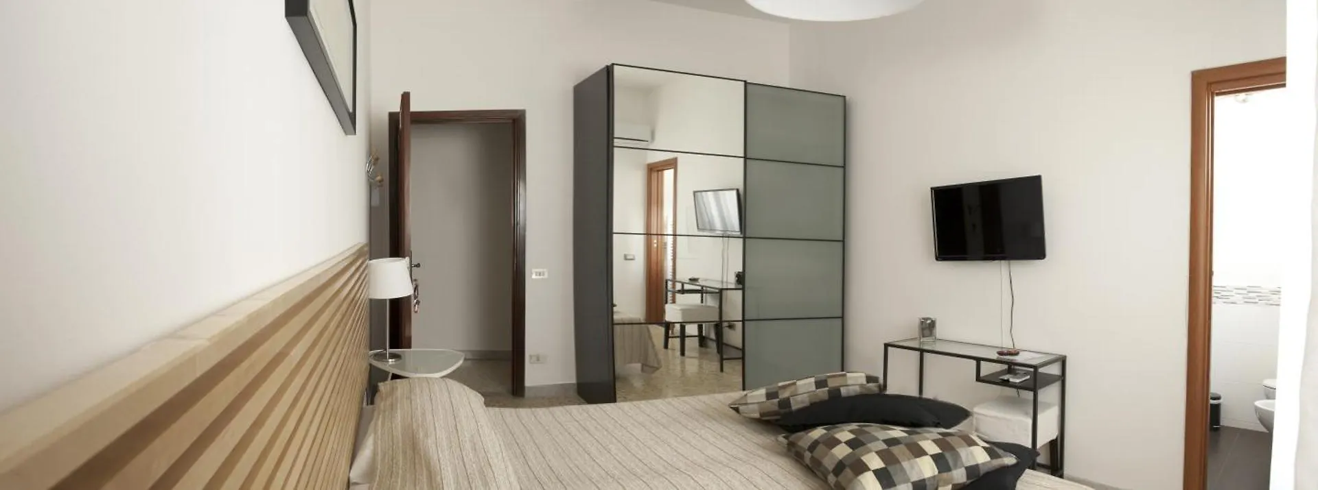 레체 Briciole Di Gusto House - Zona Tranquilla Parcheggio Facile B&B